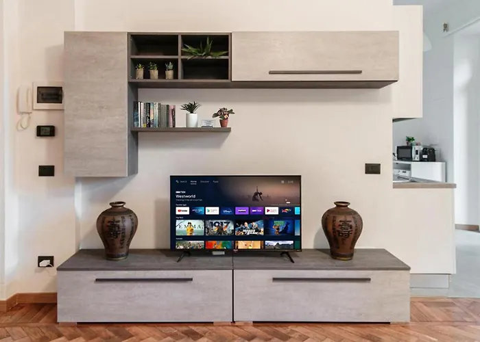 Ornella - Center Near The Apartman Como